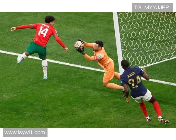 足球巨星传记全景回顾：从草根到巅峰的奋斗历程与传奇人生